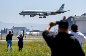 Read more about the article NASA researchers said goodbye to the “flying laboratory” at the Ames Research Center