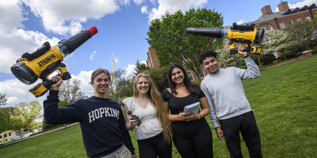 You are currently viewing A group of college students may have just figured out how to silence leaf blowers