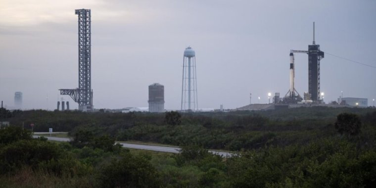 Read more about the article We’re trying to decode SpaceX’s ever-changing plans for Starship in Florida