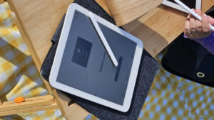 Read more about the article A hands-on look at the Daylight DC1, the tablet with a potentially game-changing display