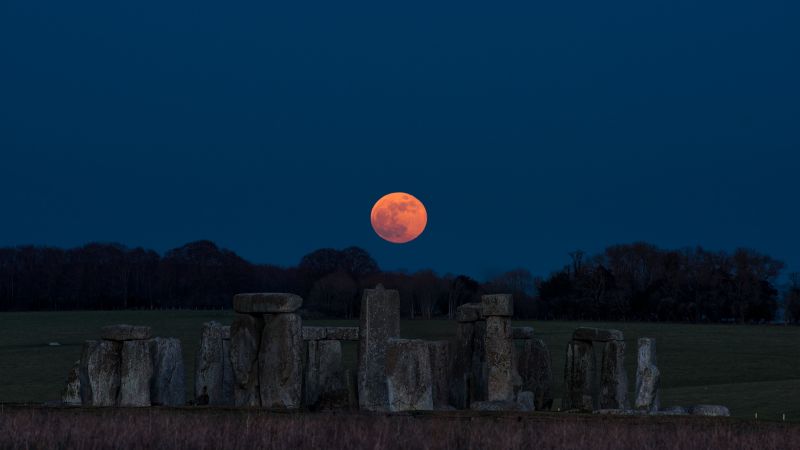 You are currently viewing A rare lunar event may reveal Stonehenge’s connection to the Moon |  CNN