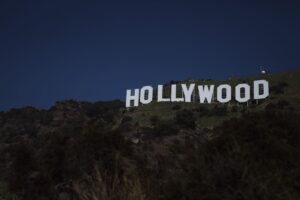 Read more about the article Alphabet, Meta offer millions to partner with Hollywood on AI