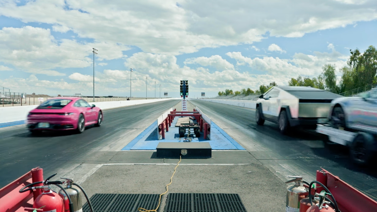 Read more about the article Here’s More Evidence That Tesla Faked Its Cybertruck Vs.  Porsche 911 Drag Race