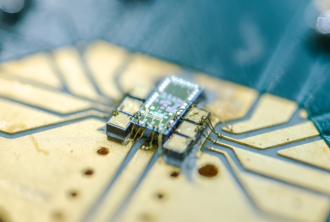 Read more about the article Researchers develop the world’s smallest quantum light detector on a silicon chip