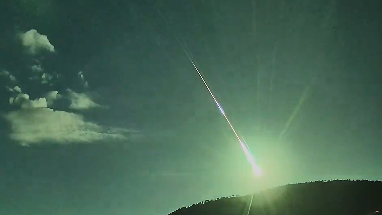 Read more about the article Social media flooded with videos of dramatic fireball over Spain and Portugal – IGN