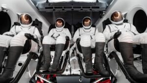 Read more about the article SpaceX unveils EVA suit design as Polaris Dawn mission nears