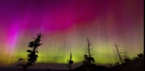 Read more about the article What causes the different colors of the aurora borealis?  An expert explains the electric arc