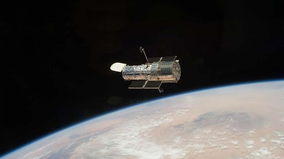 You are currently viewing NASA will provide a status update on the Hubble Space Telescope on June 4.  Should we be worried?