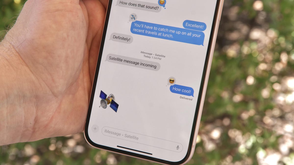 Read more about the article I saw satellite messaging in action, and it’s the most underrated feature of iOS 18