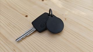 Pebblebee Clip for Android, compatible with the Google Find My Device network, attached to a car key.