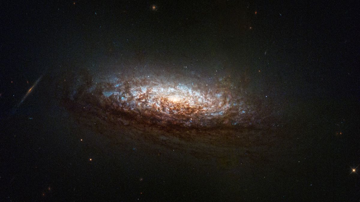 You are currently viewing The Hubble telescope returns with a magnificent picture of a galaxy in “gyroscope mode 1”