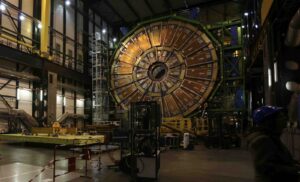 Read more about the article CERN experiment reveals ‘spooky action at a distance’ goes on between top quarks – The Debrief