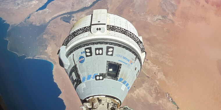 You are currently viewing NASA orders more tests of the Starliner, but says the crew is not stranded in space