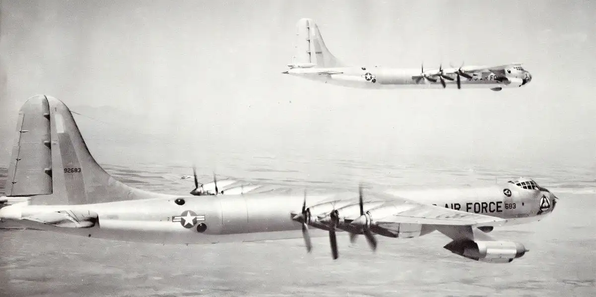 The nerve-wracking mission of a B-36 mechanic: hours spent waiting on the Peacemaker's wings to maintain the engines in flight