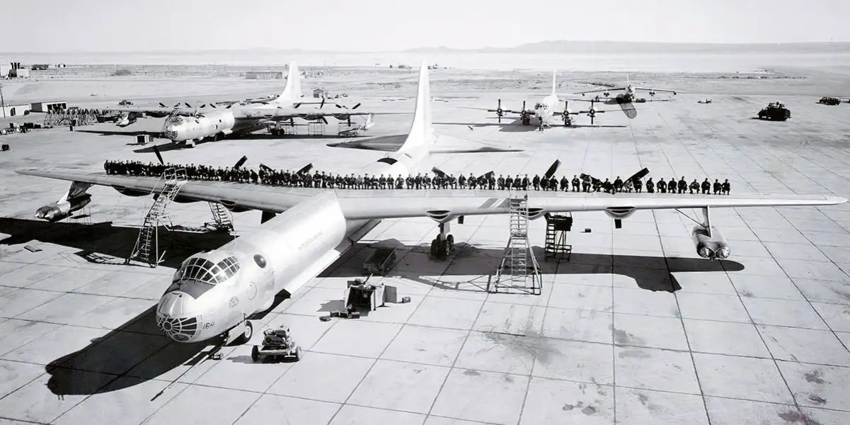 Read more about the article The nerve-wracking mission of a B-36 mechanic: hours spent waiting on the Peacemaker’s wings to maintain the engines in flight