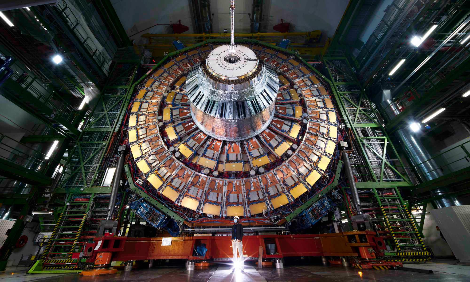 You are currently viewing A milestone achieved in revealing the fundamental forces of the universe at the Large Hadron Collider