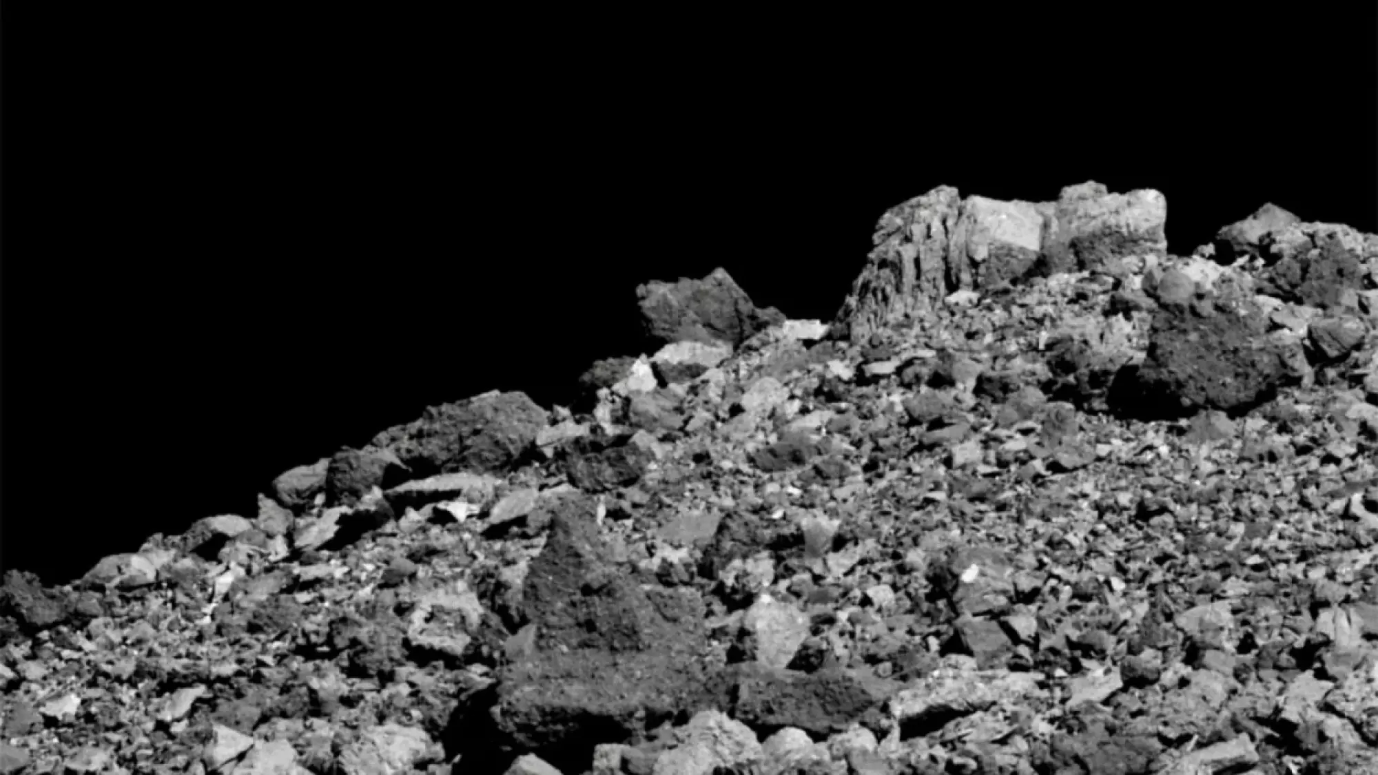 the surface of asteroid Bennu