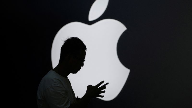 Read more about the article Apple’s new problem in China: ChatGPT is banned there |  CNN Business