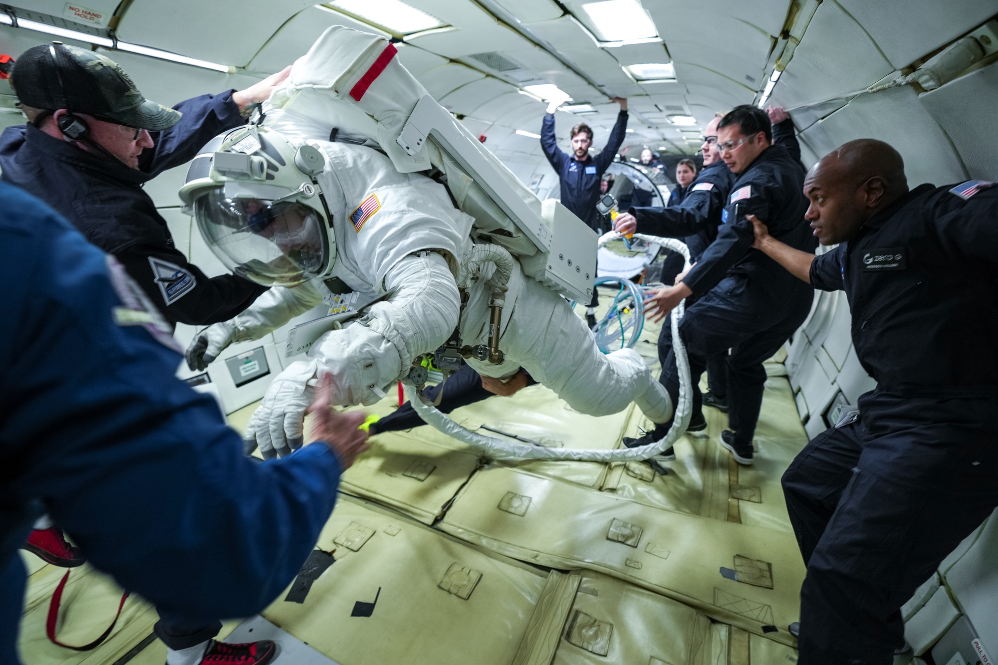 You are currently viewing Collins Aerospace pulls out of NASA spacesuit contract