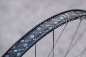 Read more about the article DT Swiss launches new 1200 series carbon wheels – Pinkbike