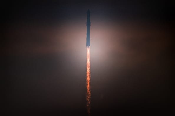 Read more about the article Investing in space: Boeing and SpaceX had an important week that showed their differences