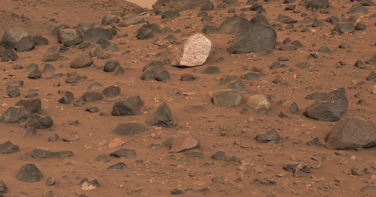 Read more about the article NASA’s Mars rover discovers a mysterious bright rock