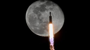 Read more about the article SpaceX Falcon Heavy to launch NOAA satellite