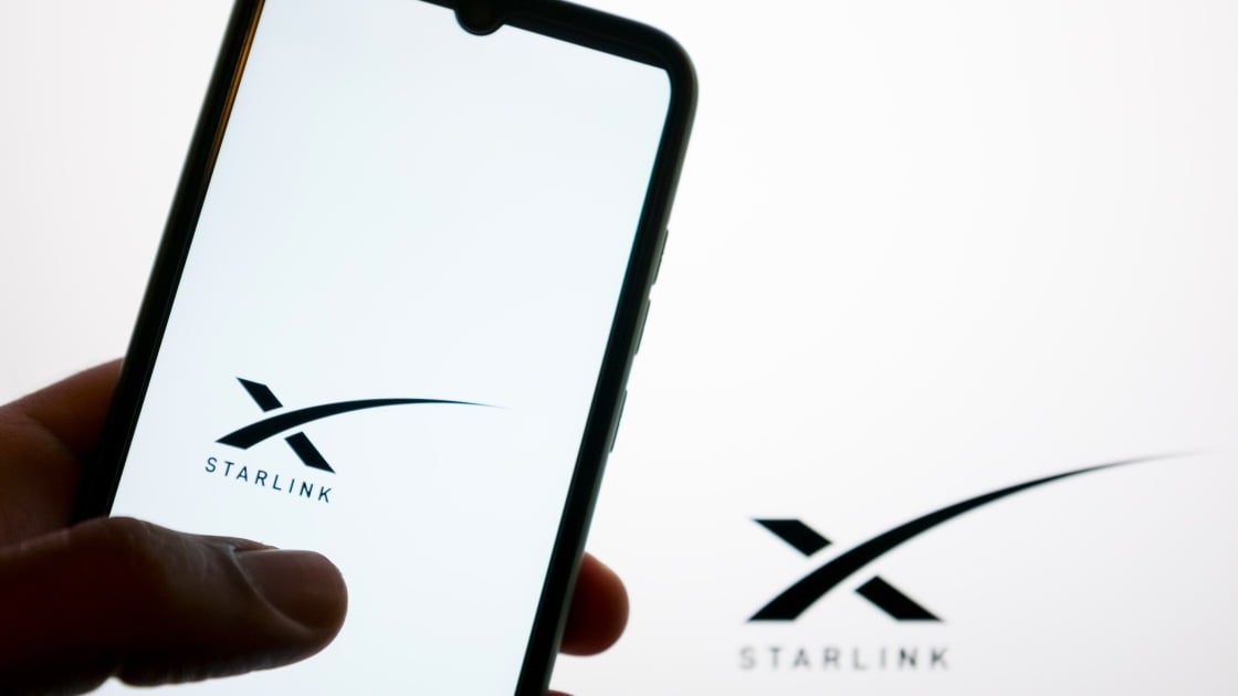 Read more about the article SpaceX aims to launch Starlink cellular service this fall