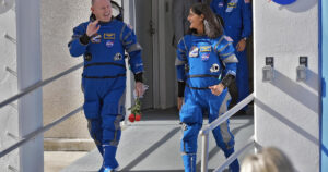 Read more about the article The first flight of a Boeing Starliner astronaut stopped at the last moment