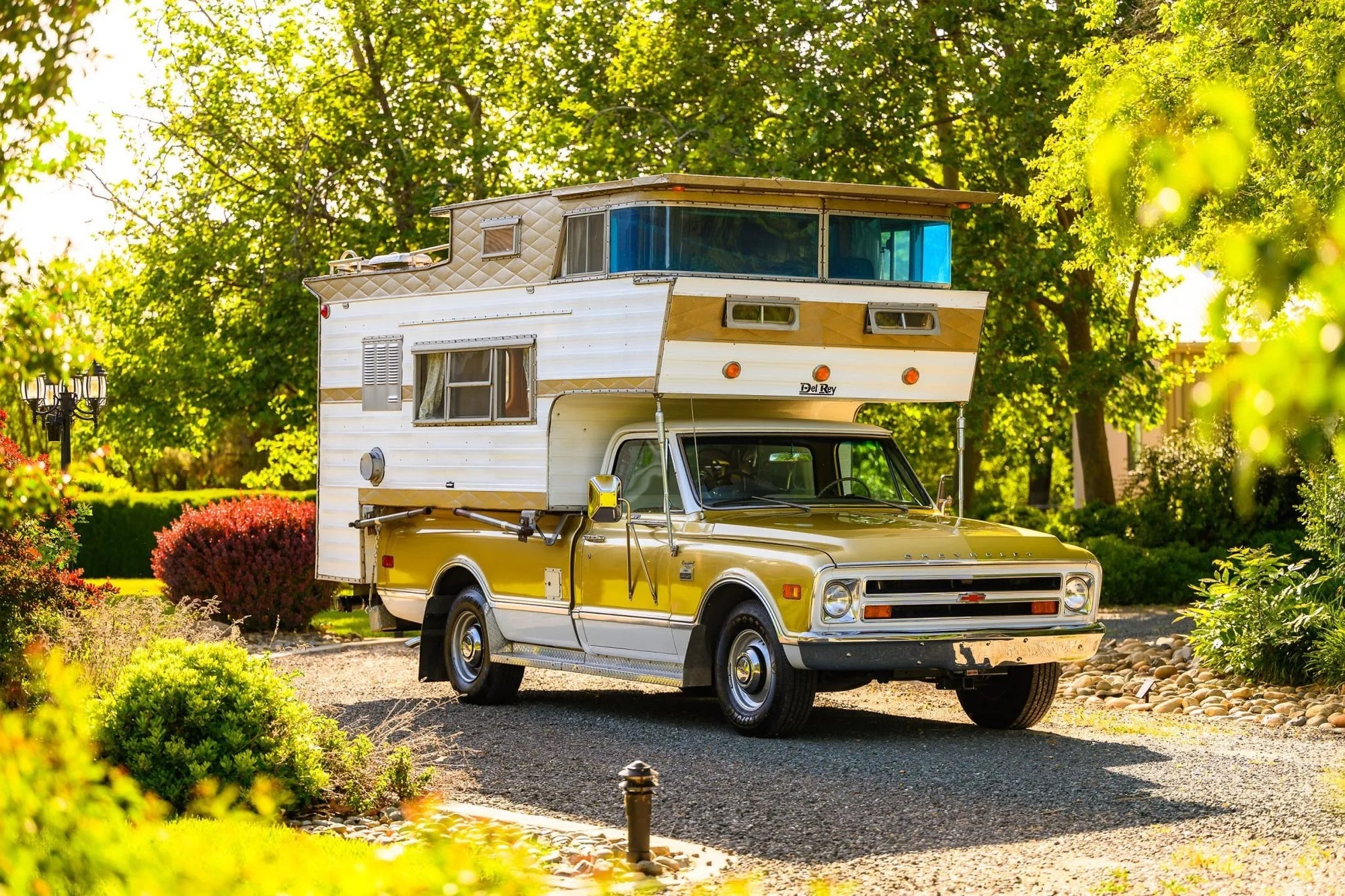 Read more about the article This 1968 Chevy C20 ‘Sky Lounge’ camper for sale is the only way to travel this summer