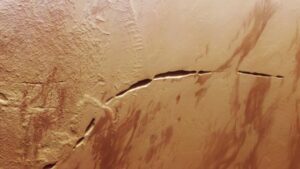 Read more about the article Grand Canyon-sized ‘scar’ on Mars revealed like never before in striking new satellite images