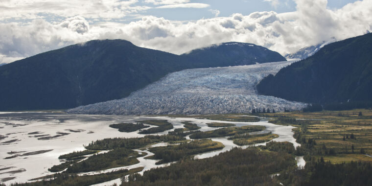 Read more about the article Alaska’s heaviest glaciers are approaching an irreversible tipping point