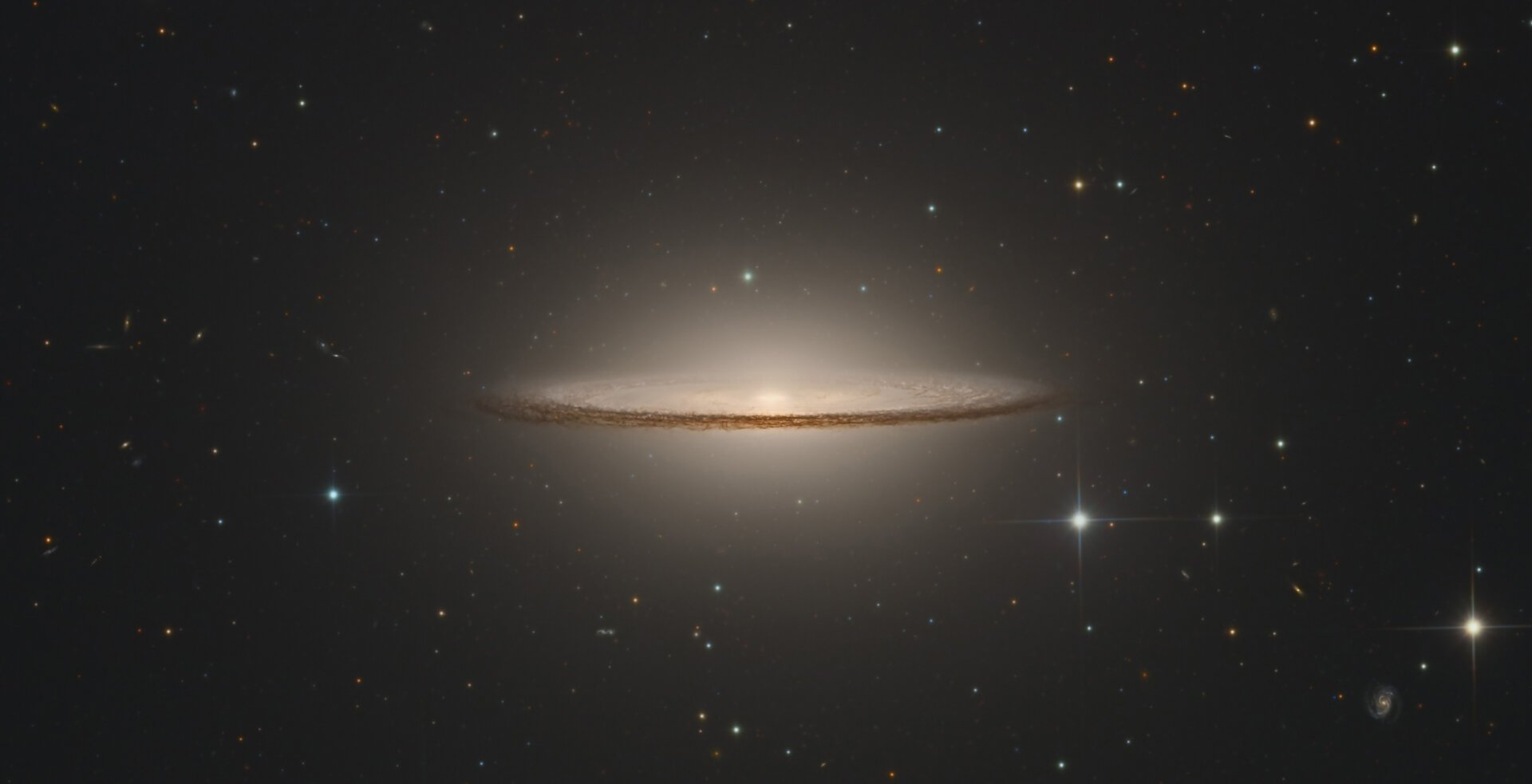 The inner dust lanes of M104 (Sombrero Galaxy)