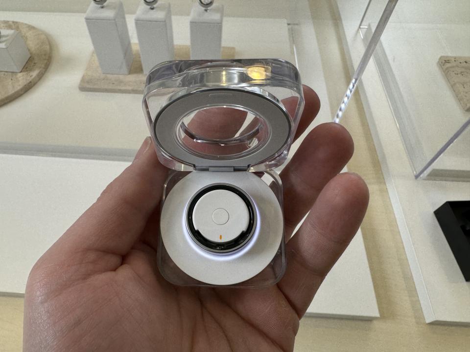 The Galaxy Ring charger features a circular LED battery indicator.  (Image: Howley)