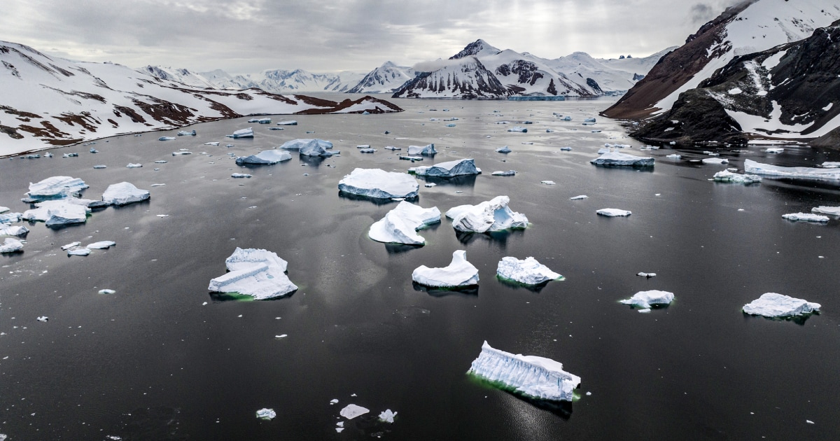 Read more about the article Melting ice slows Earth’s rotation, shifts its axis and even affects its inner core, research shows