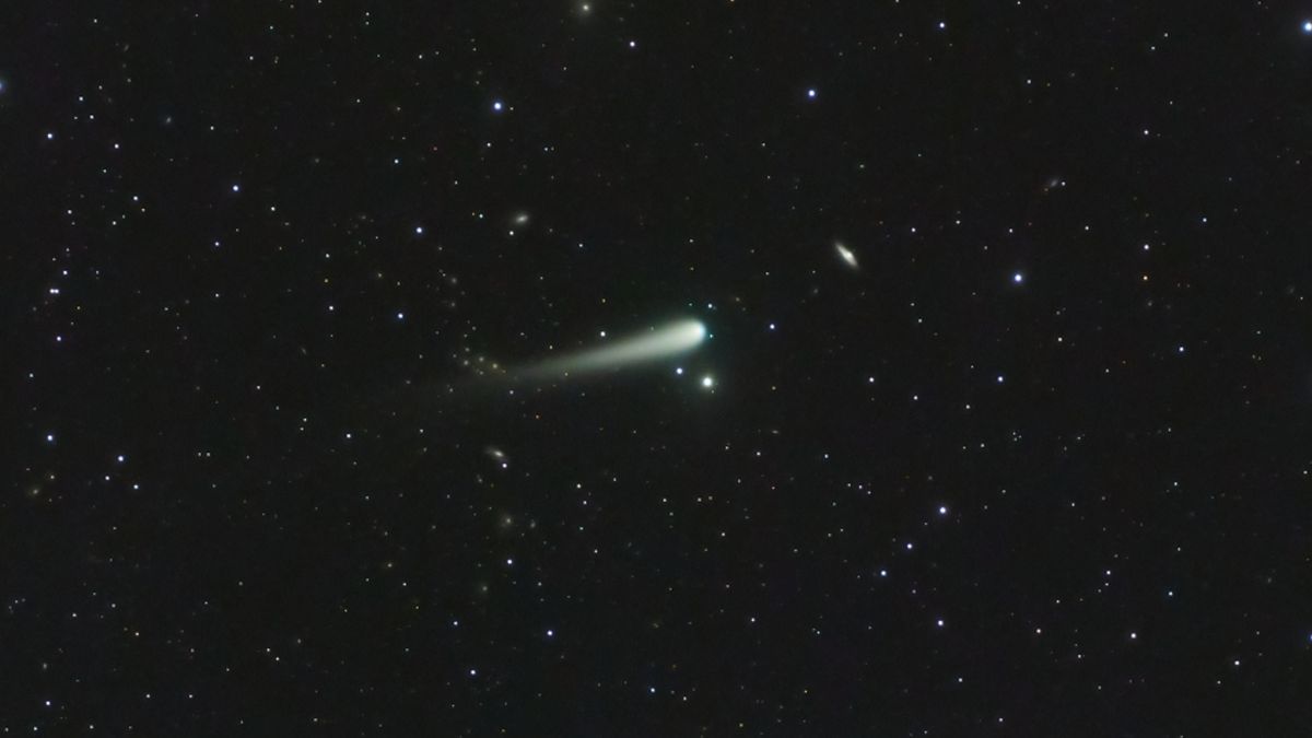 You are currently viewing The comet predicted to light up Earth’s sky this fall may be disintegrating