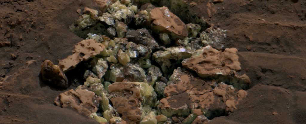 Read more about the article Curiosity smashed through a rock on Mars and discovered a huge surprise