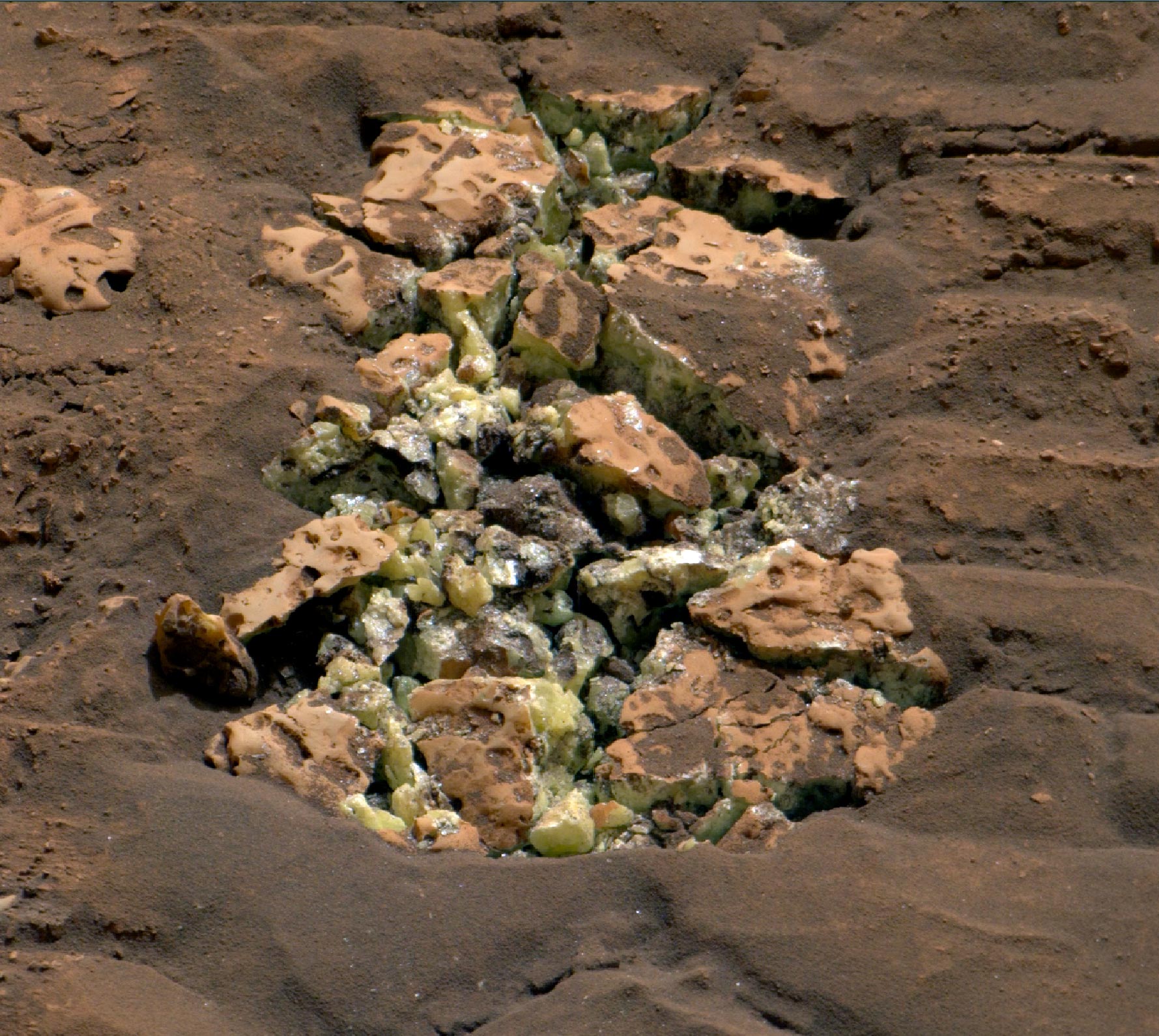 Read more about the article ‘Strange and unexpected’ – NASA’s Curiosity rover stumbles upon yellow crystals on Mars