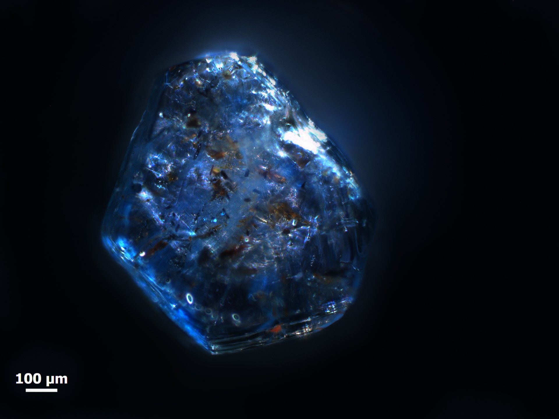 You are currently viewing Blue Wonder in the Eiffel: How Sapphires Formed in Volcanoes