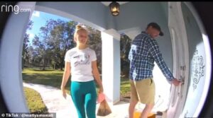 Read more about the article Excruciatingly sad doorbell footage shows an excited family preparing for a baby’s arrival… then returning home days later with an urn of ashes