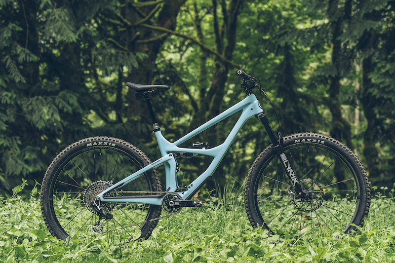 Read more about the article First Ride: Spot Mayhem 140 – Titanium Leaf Spring Trail Bike – Pinkbike