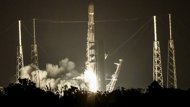 Read more about the article Live updates from the Starlink Falcon 9 launch at KSC