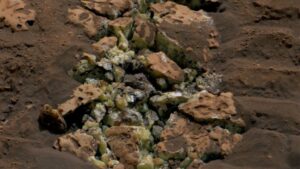 Read more about the article NASA’s Curiosity rover makes its ‘most unexpected’ find on Mars |  CNN