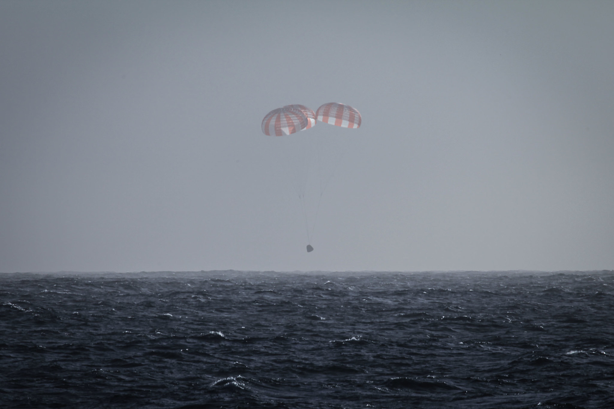 You are currently viewing SpaceX will move Dragon splashdowns back to the West Coast