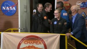 Read more about the article The crew of NASA’s Earth-bound simulated Mars habitat emerges after a year