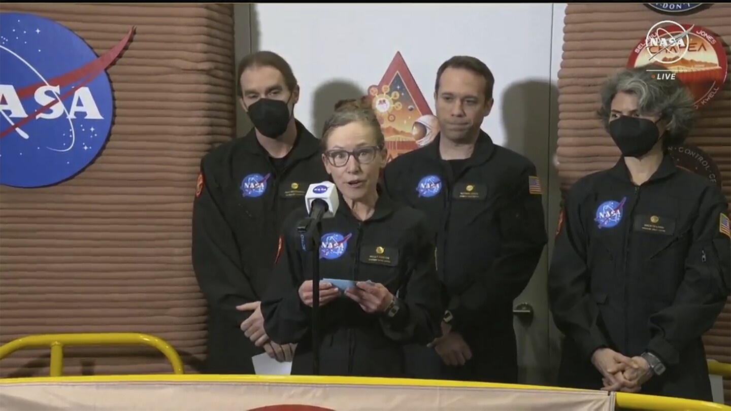 You are currently viewing The crew of NASA’s Earth-bound simulated Mars habitat emerges after a year